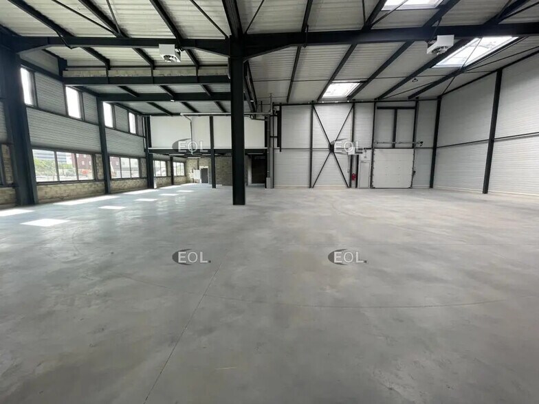 Local d'activités dans Gennevilliers à vendre - Photo de l’immeuble – Image 3 sur 14