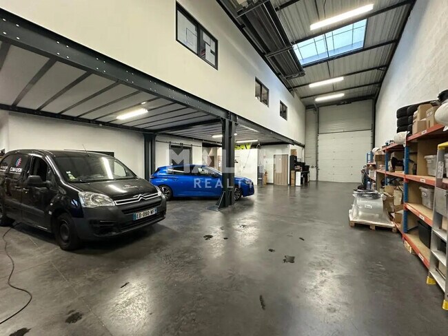 Plus de détails pour Local d’activités à vendre