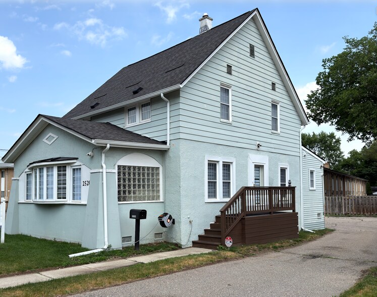 2520 Rochester Rd, Royal Oak, MI à louer - Photo de l’immeuble – Image 1 sur 12