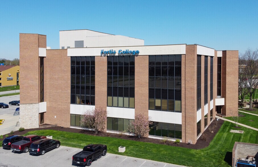 9001 N Wesleyan Rd, Indianapolis, IN à louer - Photo de l’immeuble – Image 2 sur 9