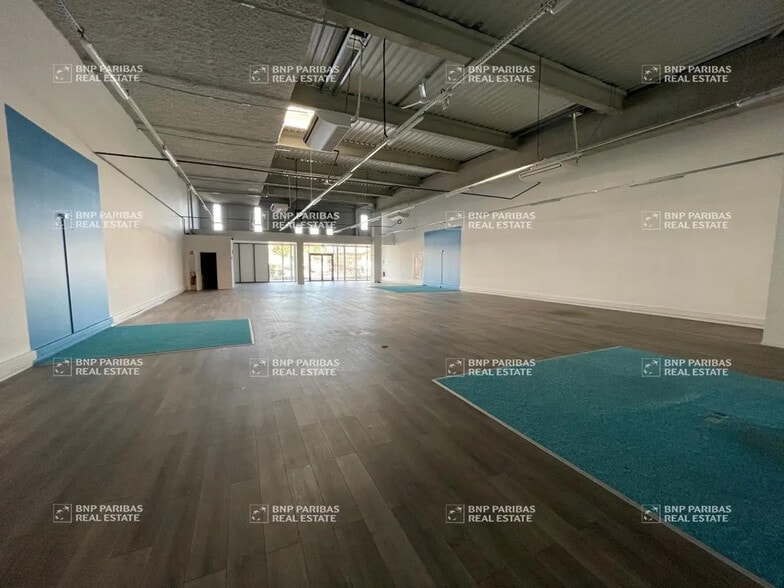 Local d’activités dans Biganos à louer - Photo de l’immeuble – Image 3 sur 6