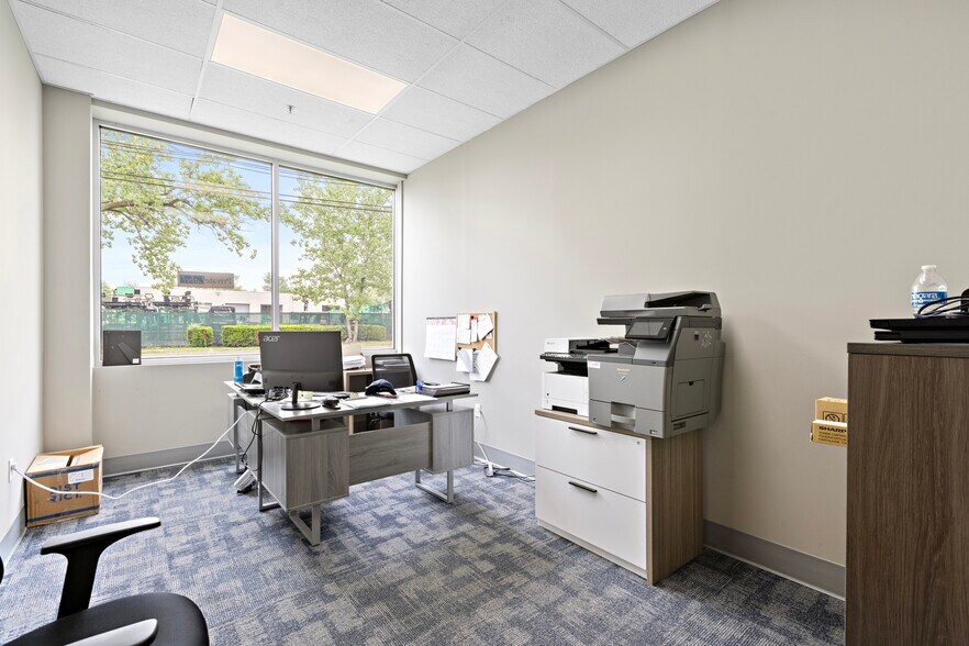 178 Commerce Rd, Carlstadt, NJ à louer - Photo de l’immeuble – Image 3 sur 25