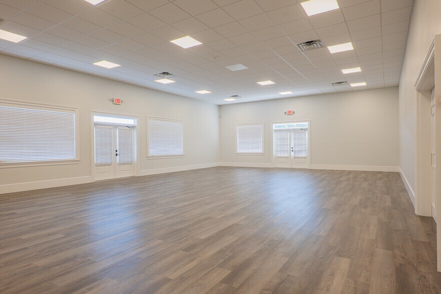 96 Railroad St, New Milford, CT à vendre - Photo de l’immeuble – Image 2 sur 32