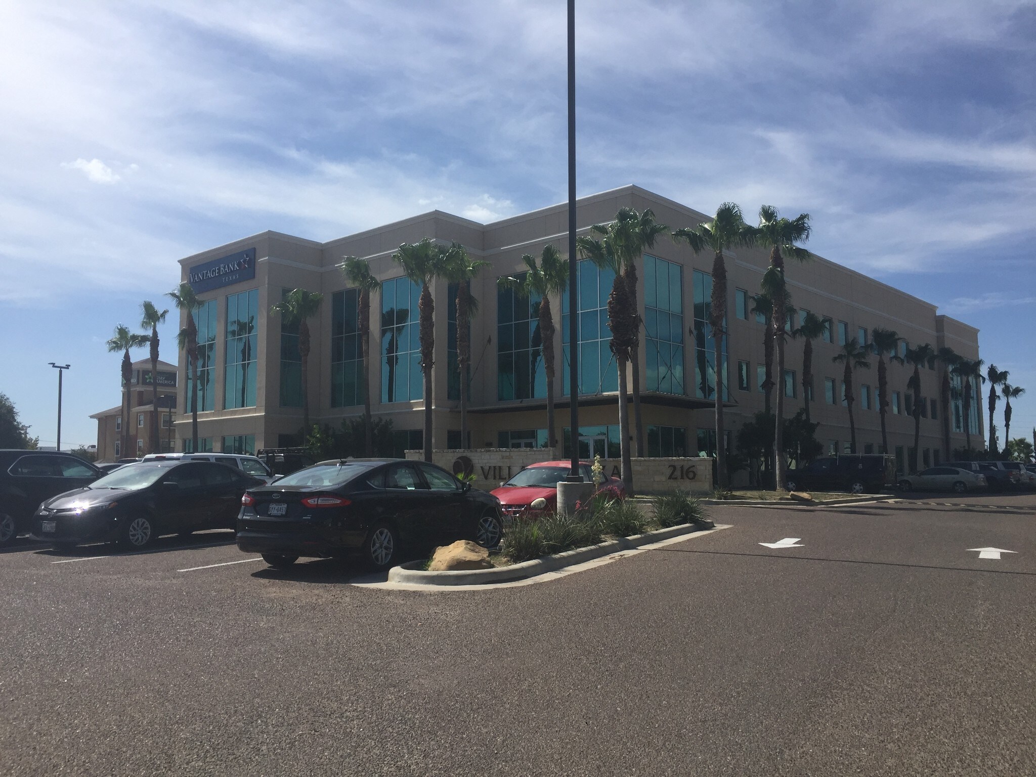 216 W Village Blvd, Laredo, TX à vendre Photo principale– Image 1 sur 4