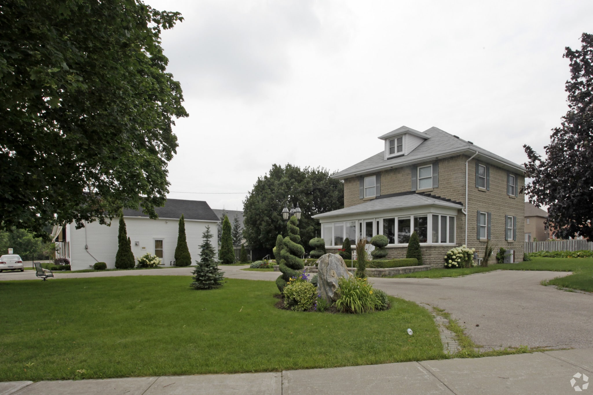 1350 Langstaff Rd, Vaughan, ON à louer Photo principale– Image 1 sur 3