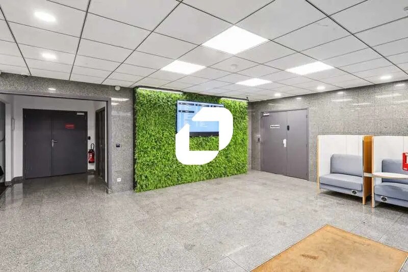 Bureau dans Roissy-en-France à louer - Photo de l’immeuble – Image 1 sur 9