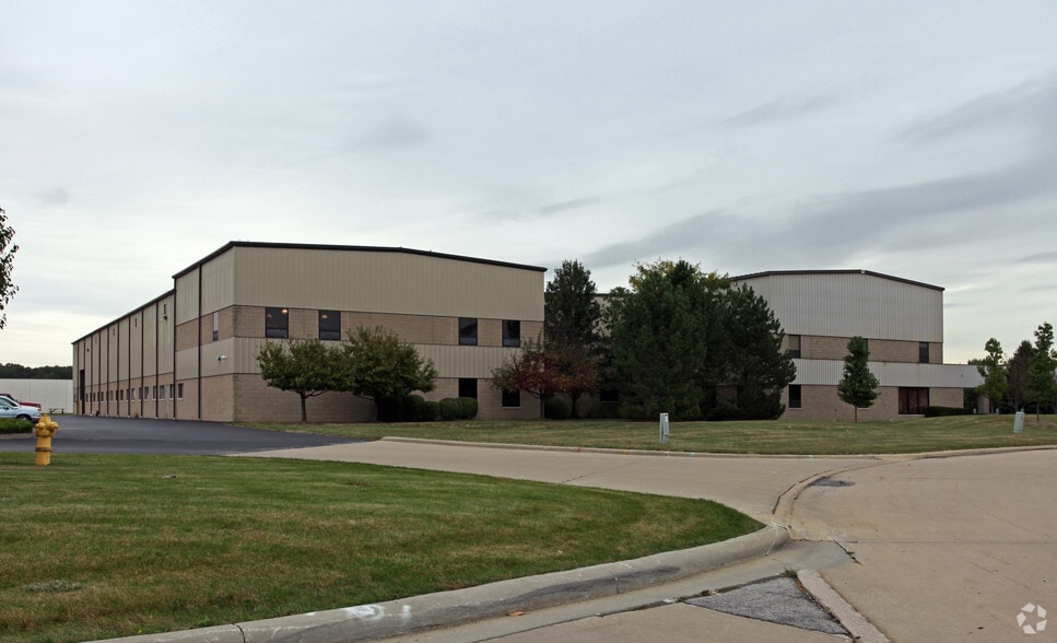 7297 Express Rd, Temperance, MI à louer - Photo principale – Image 1 sur 2
