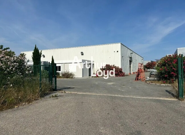 Plus de détails pour Local d’activités à vendre