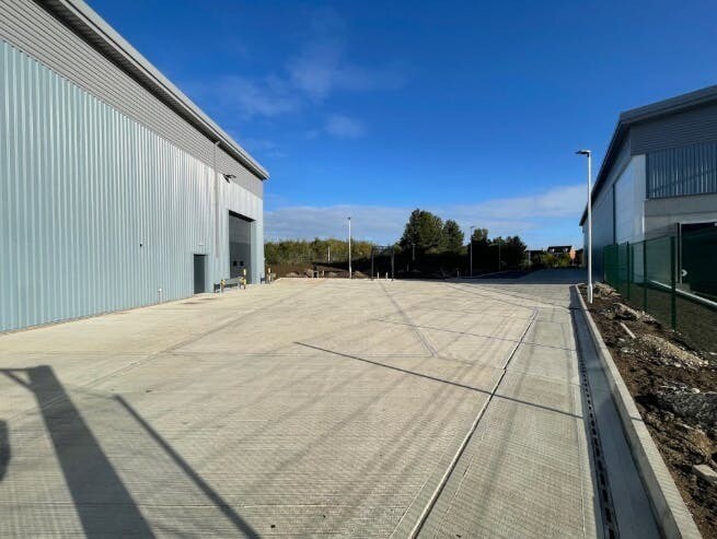 Westfield Rd, Leighton Buzzard à louer - Photo de l’immeuble – Image 2 sur 20