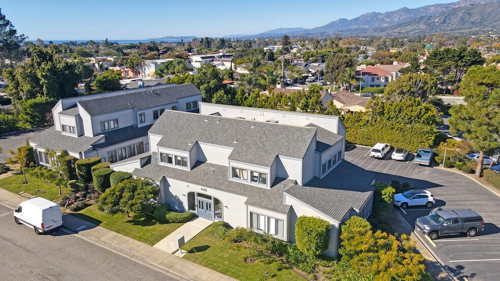 1135 Eugenia Pl, Carpinteria, CA à vendre - Photo de l’immeuble – Image 1 sur 28