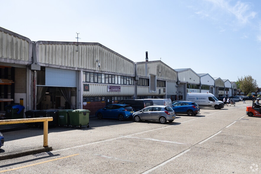 1-6 Nimrod Way, Reading à louer - Photo principale – Image 2 sur 12