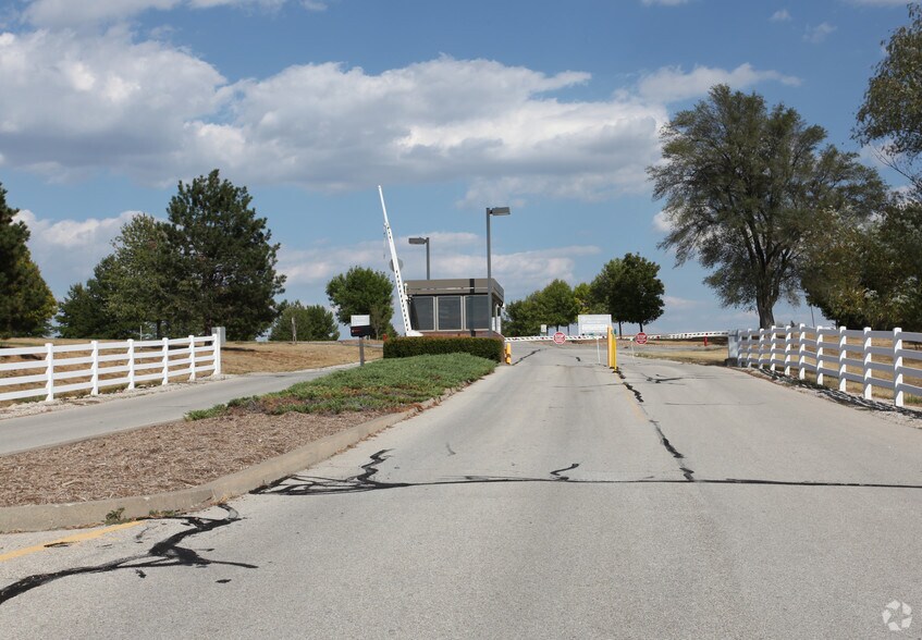 17745 S Metcalf Ave, Stilwell, KS à louer - Photo de l’immeuble – Image 3 sur 7