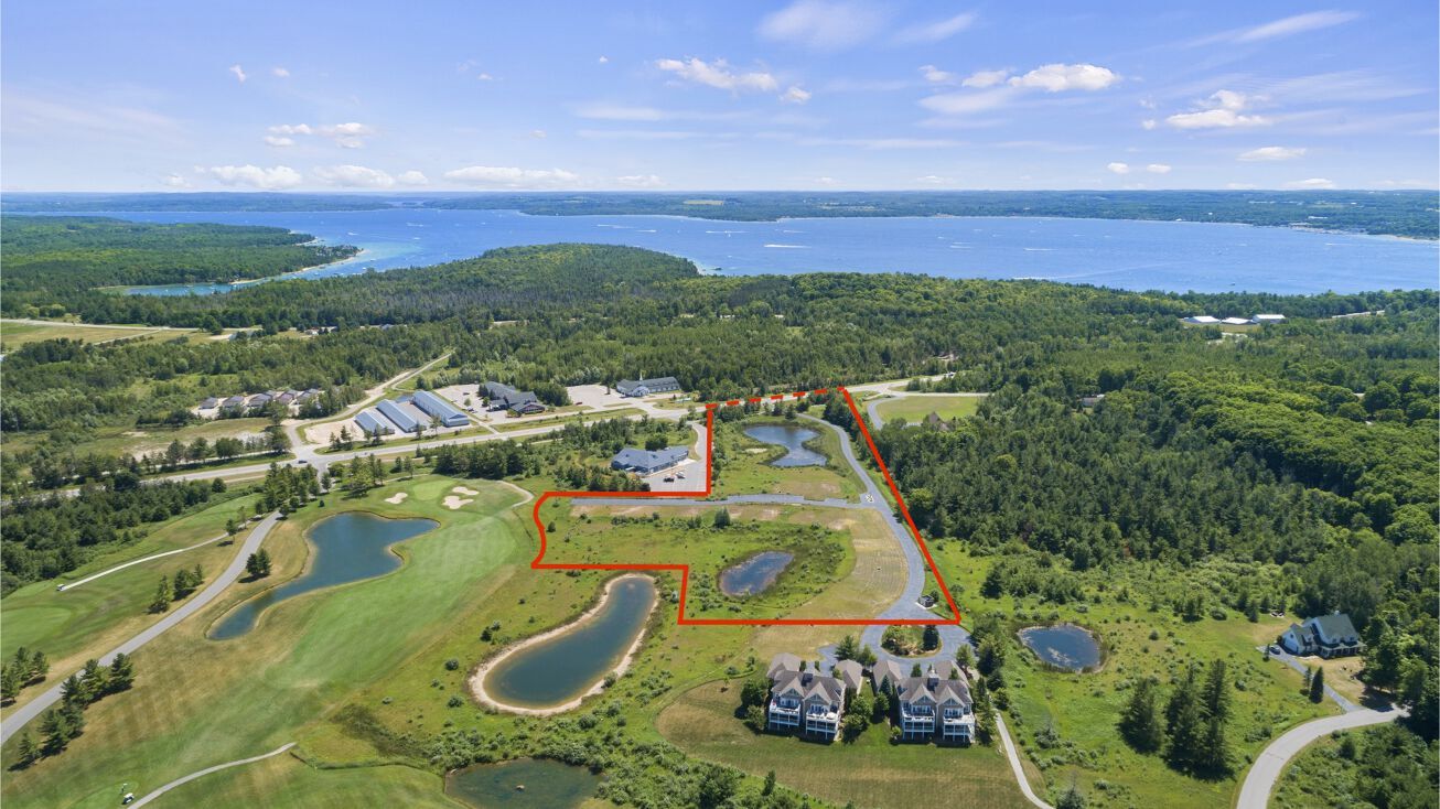 9290 Fairway Vw, Charlevoix, MI à vendre Aérien– Image 1 sur 2