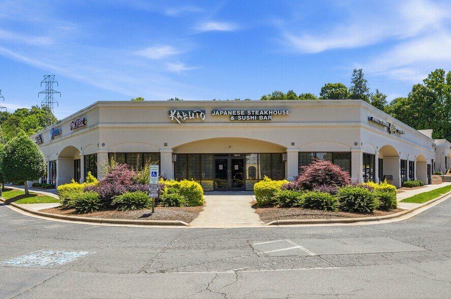 1001 E Wt Harris Blvd, Charlotte, NC à louer - Photo de l’immeuble – Image 2 sur 11
