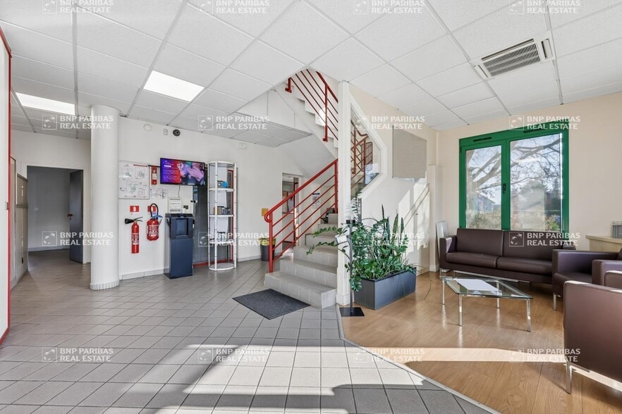 Bureau dans Pontault-Combault à vendre - Hall d’entrée – Image 2 sur 12