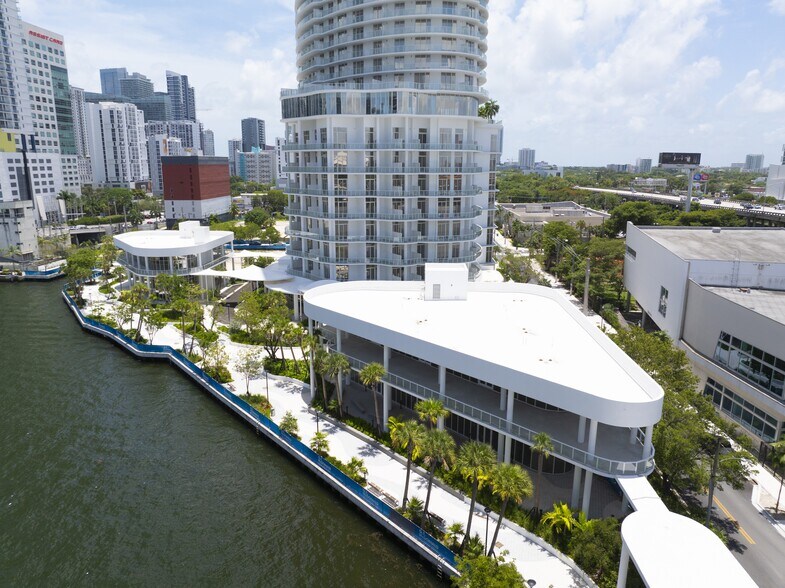 275 SW 6th St, Miami, FL à louer - Photo de l’immeuble – Image 3 sur 9