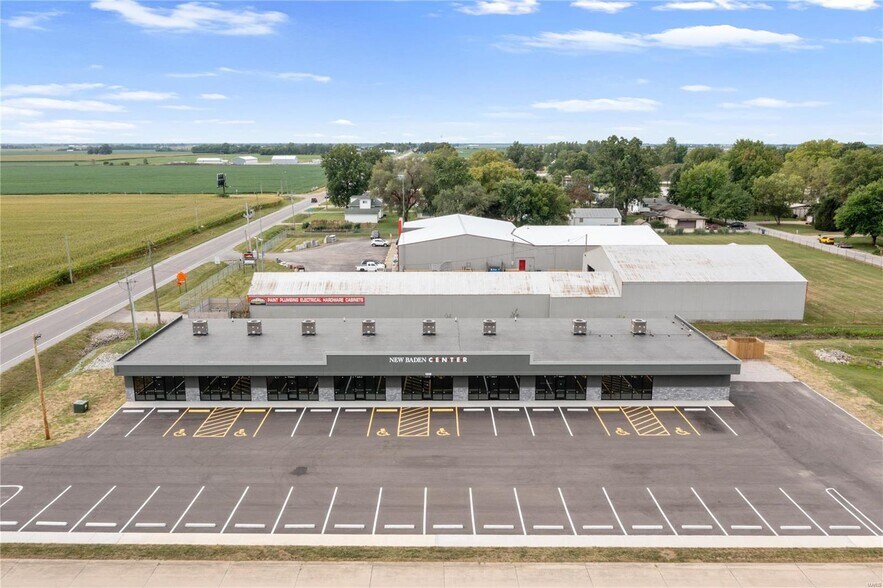 1219 E Cedar St, New Baden, IL à louer - Photo de l’immeuble – Image 2 sur 10