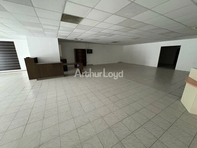 Local commercial dans Pierry à louer - Photo intérieure – Image 2 sur 7