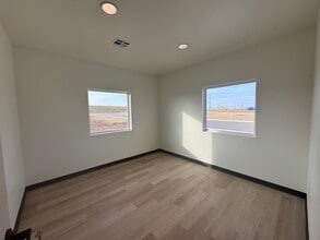 0 Sara Road, Mustang, OK à louer Photo intérieure– Image 2 sur 3