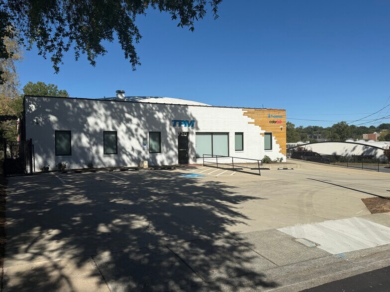 720 Tuckaseegee Rd, Charlotte, NC à louer - Photo de l’immeuble – Image 2 sur 8