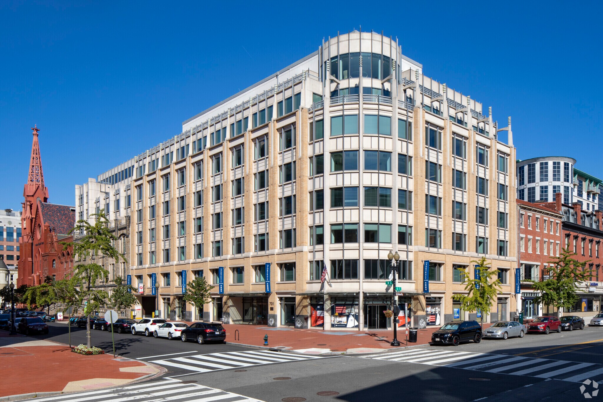701 8th St NW, Washington, DC à louer Photo de l’immeuble– Image 1 sur 13