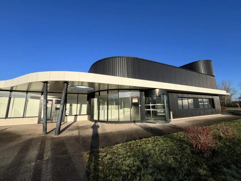 Industriel/Logistique dans Élancourt à louer - Photo de l’immeuble – Image 1 sur 11