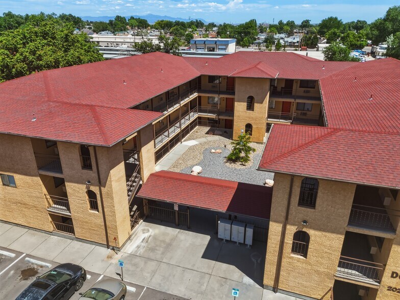 2029 Acero Ave, Pueblo, CO à vendre - Photo de l’immeuble – Image 3 sur 7