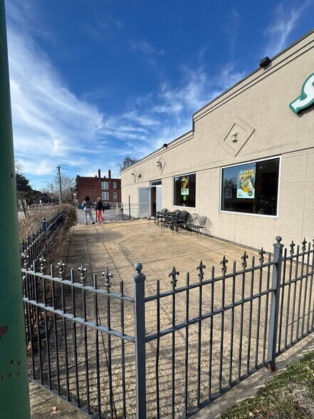 2253 S Grand Blvd, Saint Louis, MO à louer - Photo de l’immeuble – Image 3 sur 26