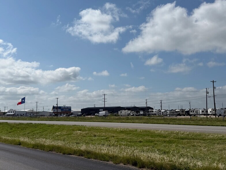 6458 E Interstate 20, Clyde, TX à louer - Photo de l’immeuble – Image 3 sur 9