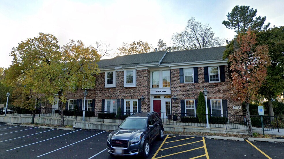 620 W Roosevelt Rd, Wheaton, IL à vendre - Photo de l’immeuble – Image 1 sur 6