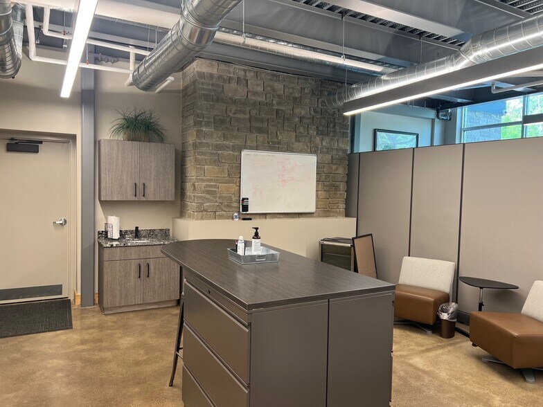 8066 E Fulton St, Ada, MI à louer - Photo intérieure – Image 3 sur 5