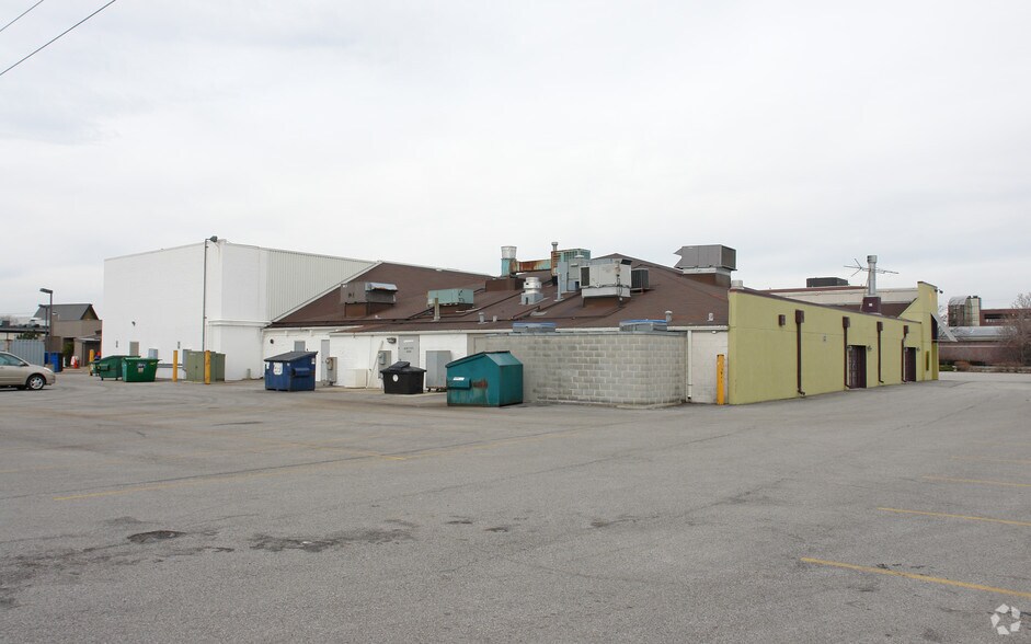 801 E Butterfield Rd, Lombard, IL à louer - Photo de l’immeuble – Image 2 sur 5