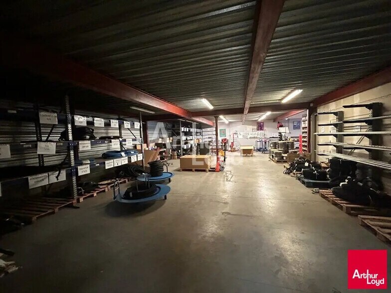 Local commercial dans Villebarou à louer - Photo de l’immeuble – Image 2 sur 4