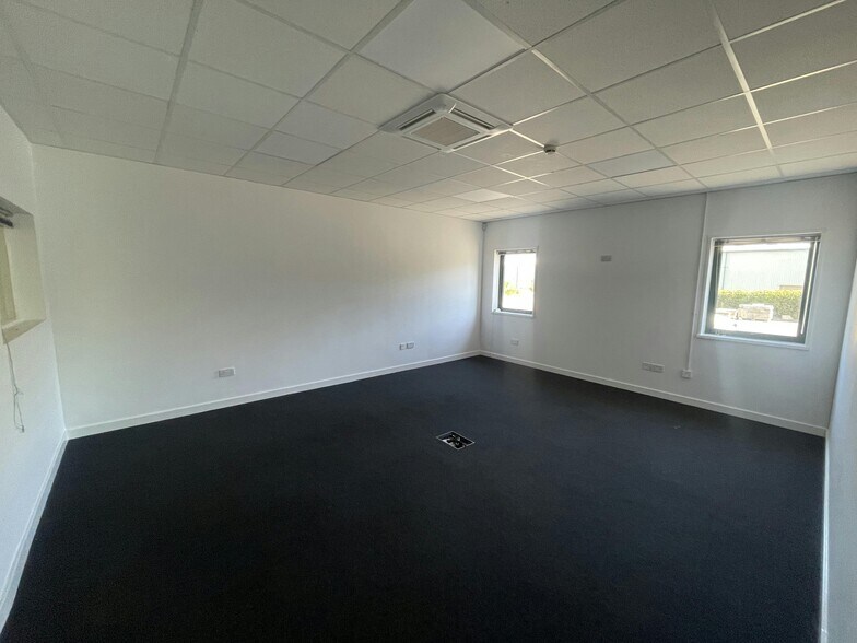 Quinn Close, Coventry à louer - Photo de l’immeuble – Image 2 sur 5