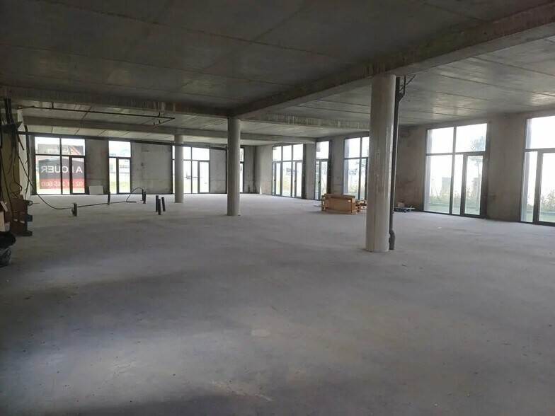 Bureau dans Ifs à louer - Photo de l’immeuble – Image 3 sur 8