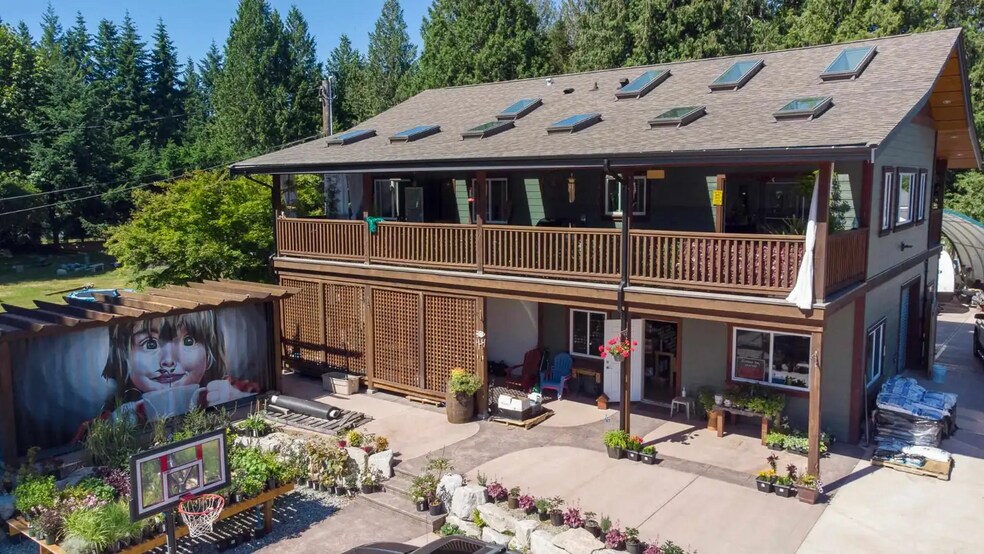 7820 Fawn Rd, Halfmoon Bay, BC à louer - Photo principale – Image 3 sur 11