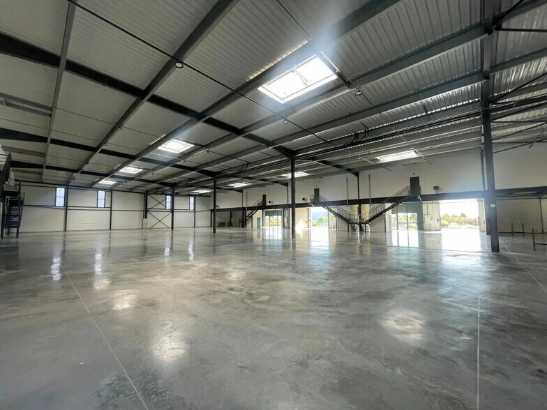 Local d’activités dans Villebon-sur-Yvette à louer - Photo de l’immeuble – Image 3 sur 8