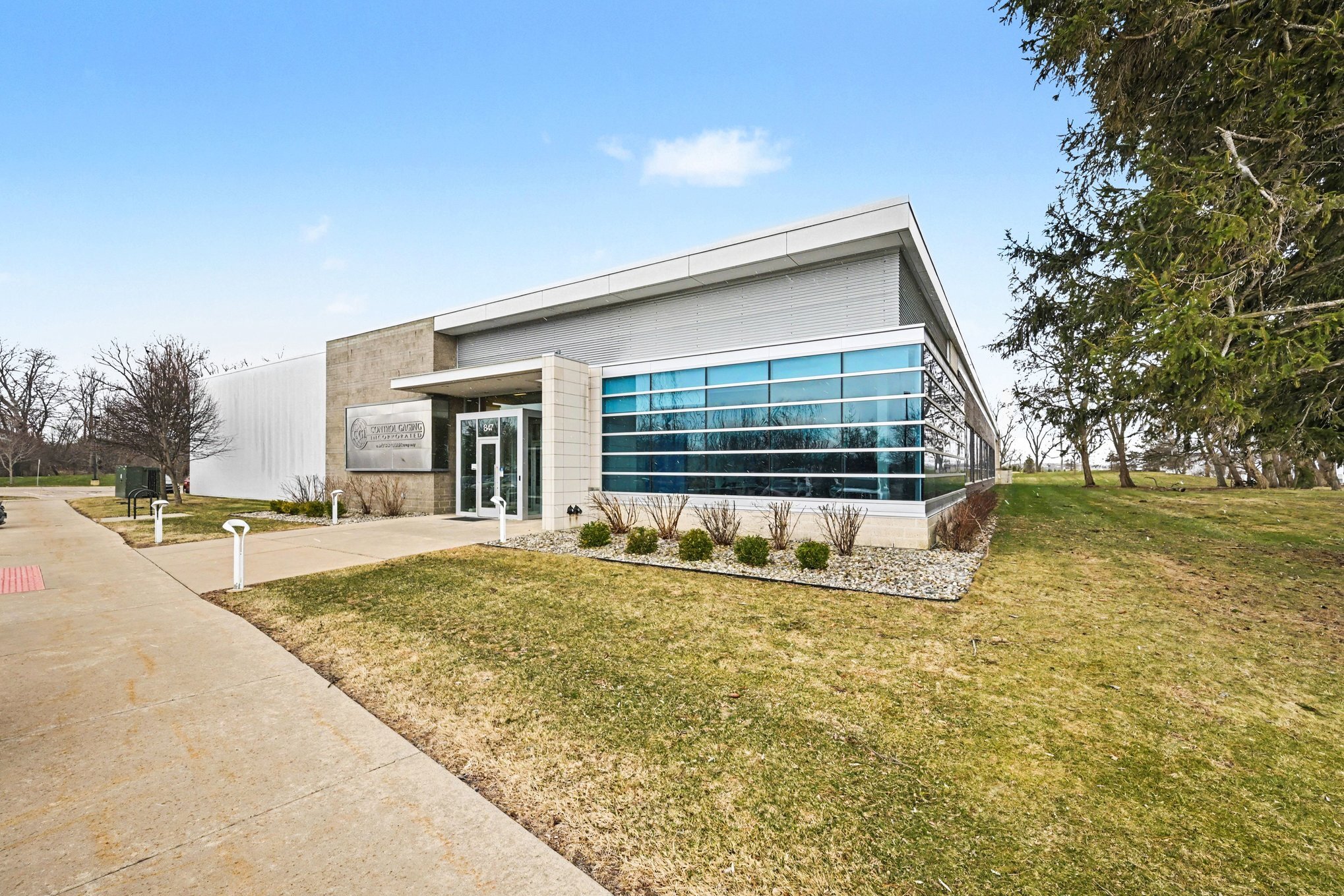 847 Avis Dr, Ann Arbor, MI à vendre Photo de l’immeuble– Image 1 sur 4