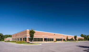 2 Crossing Way, Owings Mills, MD à louer Photo de l’immeuble– Image 2 sur 2