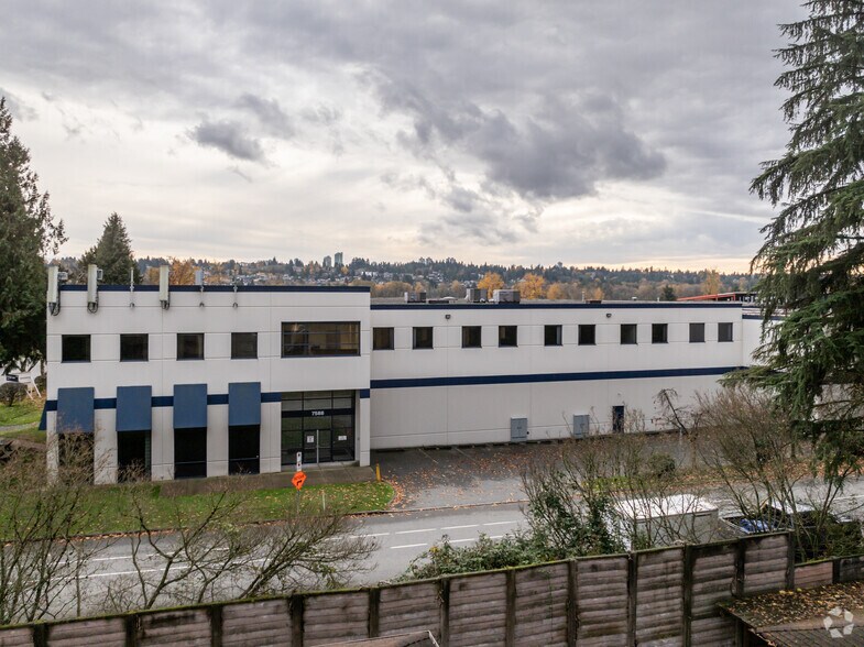 7588 Winston St, Burnaby, BC à louer - Photo de l’immeuble – Image 1 sur 6