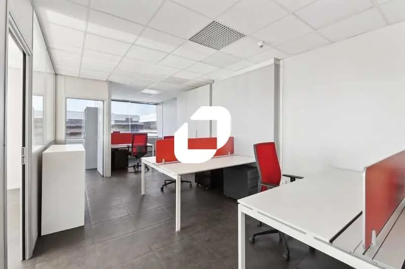 Bureau dans Cergy à vendre - Photo de l’immeuble – Image 1 sur 14