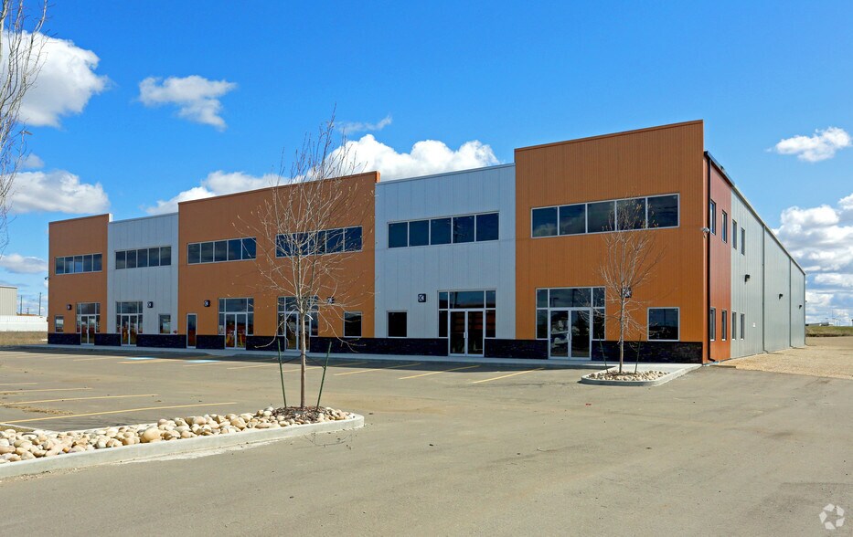 368 Saskatchewan Ave, Spruce Grove, AB à louer - Photo de l’immeuble – Image 3 sur 18