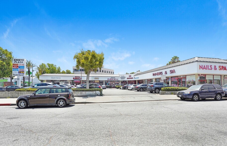 633 S Arroyo Pky, Pasadena, CA à louer - Photo de l’immeuble – Image 2 sur 7