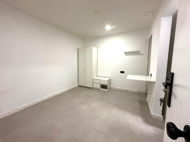 Immeuble residentiel dans Santa Coloma de Gramenet, Barcelona à vendre - Photo intérieure – Image 1 sur 30