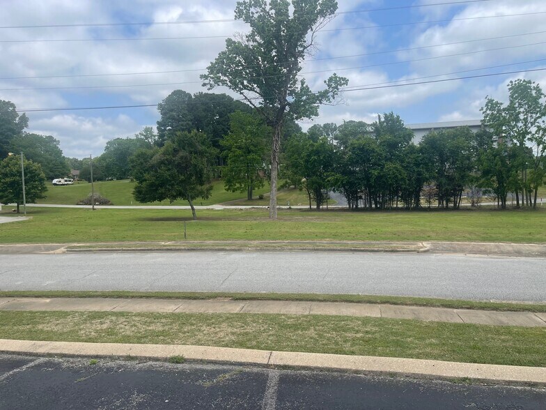 47 Lynoak Cv, Jackson, TN à vendre - Photo principale – Image 1 sur 8