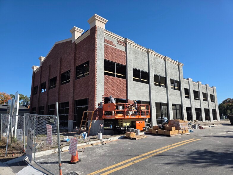 425 S Woodland Blvd, Deland, FL à vendre - Photo de l’immeuble – Image 1 sur 16