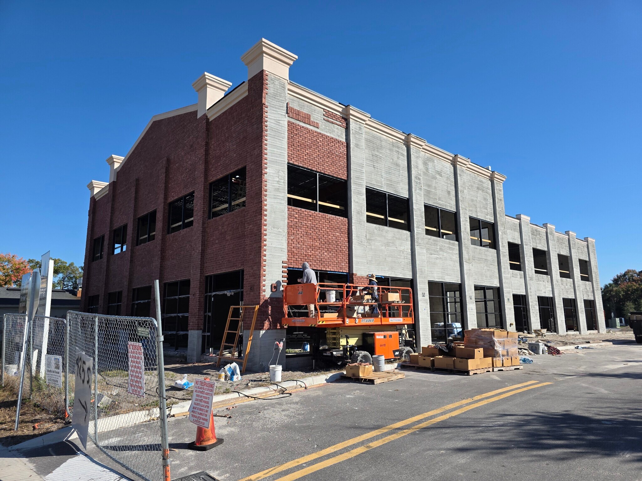 425 S Woodland Blvd, Deland, FL à vendre Photo de l’immeuble– Image 1 sur 17