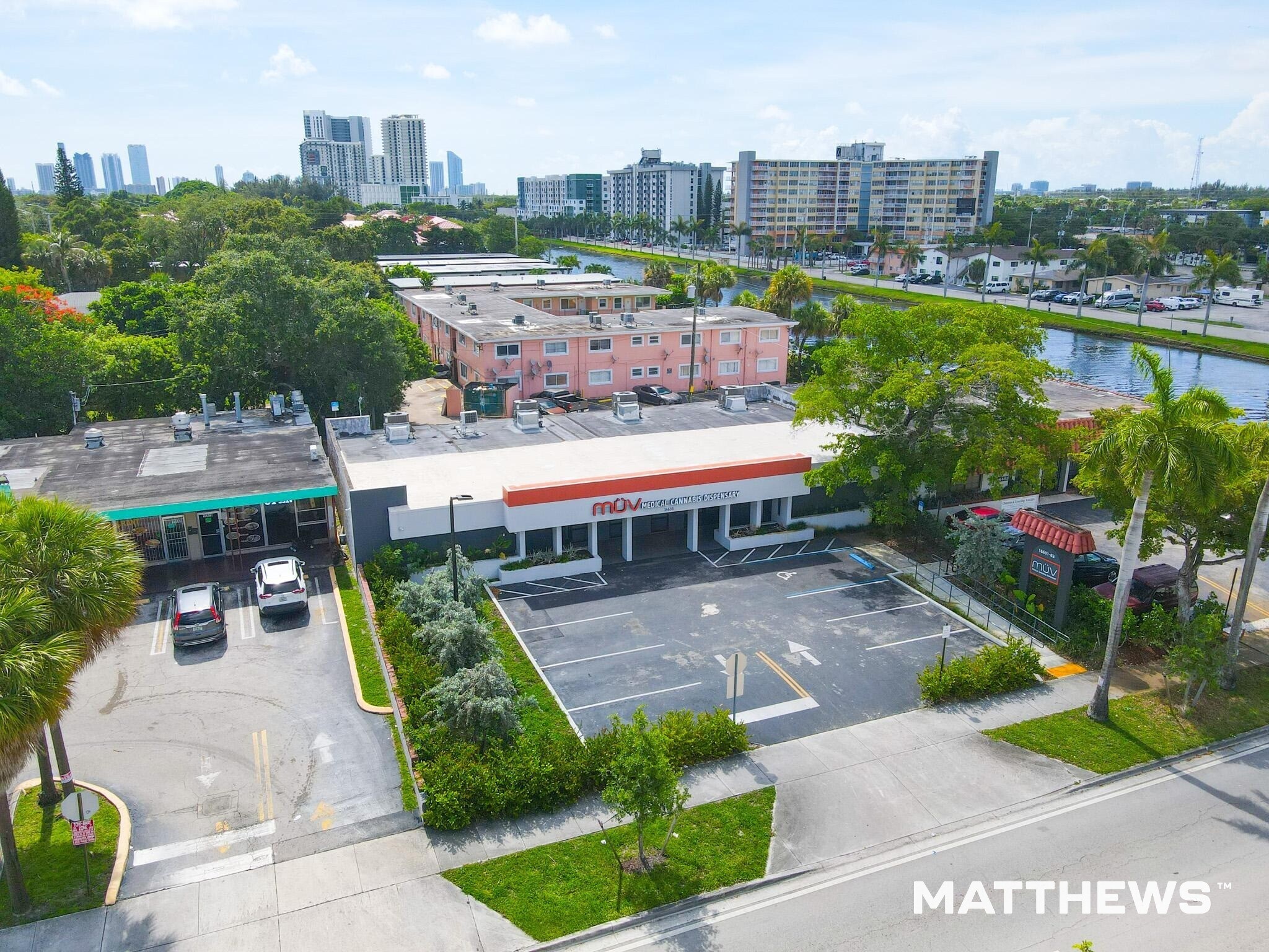 16635 NE 19th Ave, Miami, FL à vendre Photo de l’immeuble– Image 1 sur 5