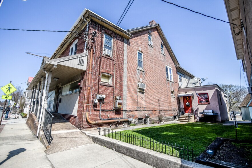 82 Main St, Pennsburg, PA à vendre - Photo de l’immeuble – Image 2 sur 18
