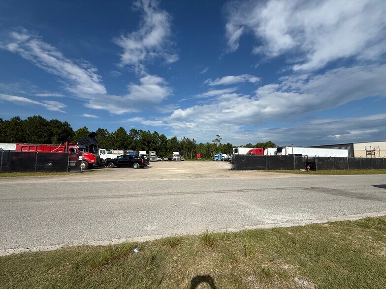 3330 Steel Rail Dr, Bunnell, FL à vendre - Photo de l’immeuble – Image 3 sur 12